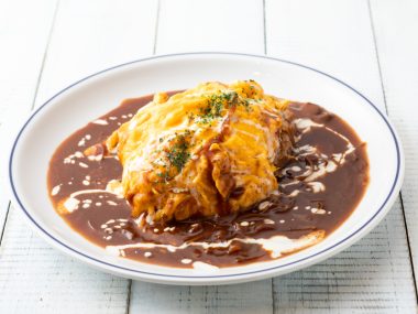 ビーフシチューオムライス