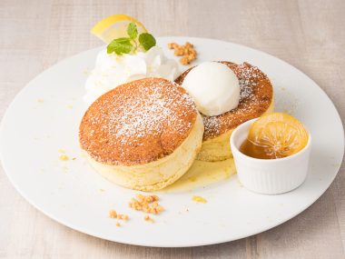 レモンカスタードクリーム パンケーキ ソルトジェラート添え