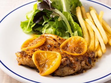 湘南ゴールドソースのチキンステーキ (ライス付き)