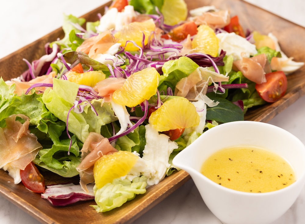 湘南ゴールドサラダ 生ハムとモッツァレラチーズ